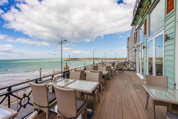 Cosy Coach House Garden Apartment By The Sea, Own Entrance Door, Garden Terrace With Exclusive Rear Door Access & Free Reserved Parking Space Only 2 Mtrs From Your Apt Door! Early Checkin From 3Pm And Late Check Out Till 11Am Available! Broadstairs Luaran gambar